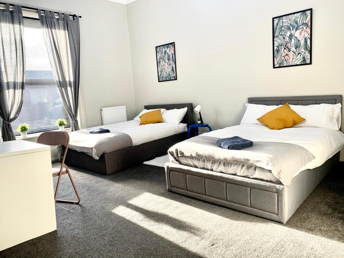 Free, Large Car Park Apartment Вэйкфильд Экстерьер фото